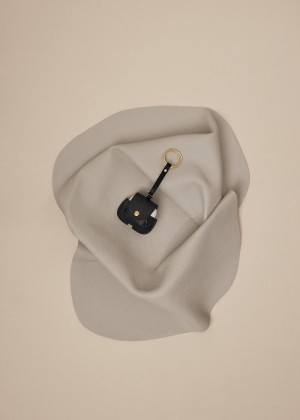 Kroužek na klíče Polene Airpods Černé | CZ X9745Y